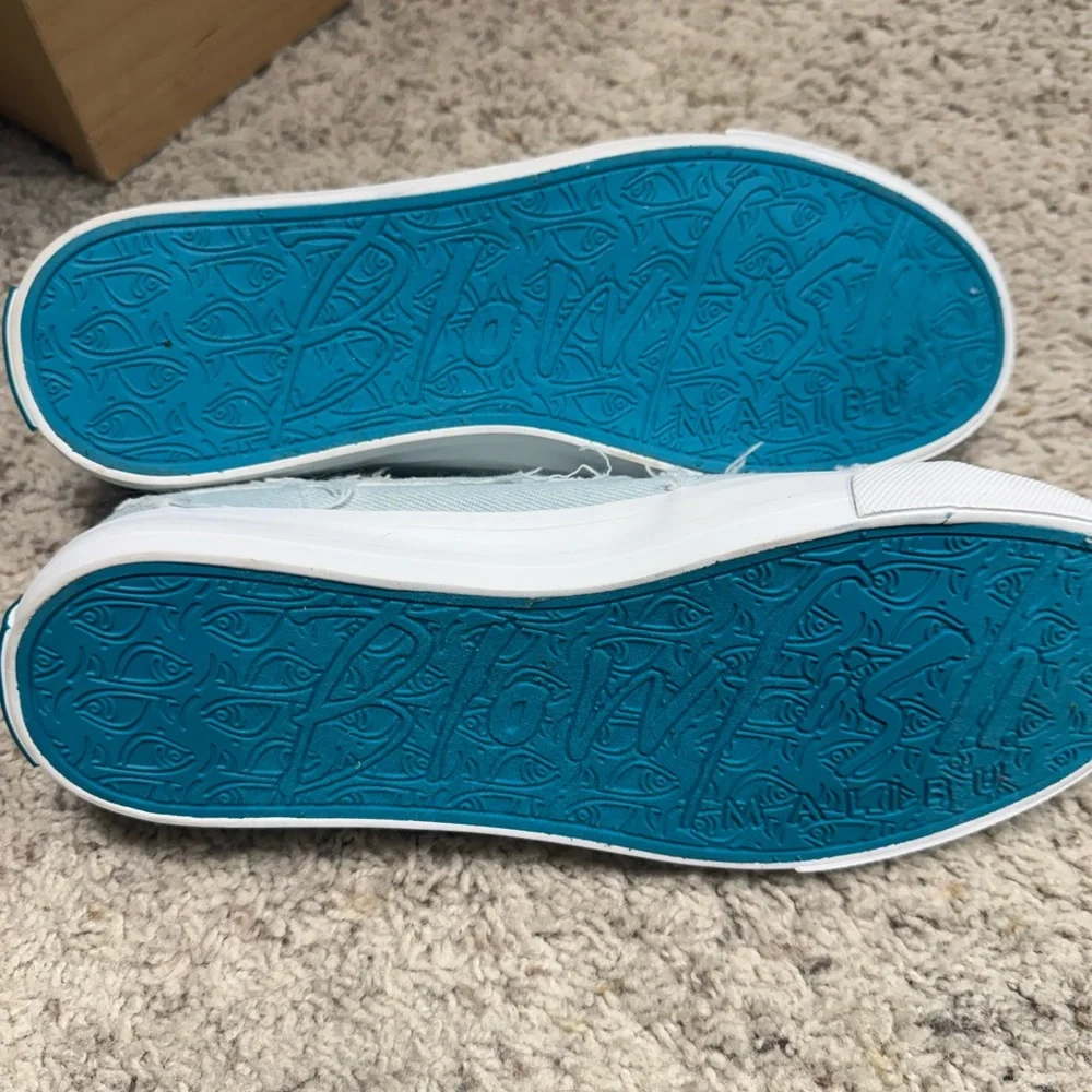 Floral Embroidered Sneakers - Picture 4 of 4